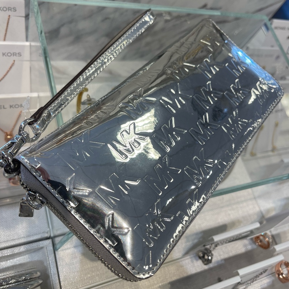 MICHAEL KORS Jet Set Larg Patent Logo Debossed Continental Wallet Wristlet Phone - Picture 14 of 16